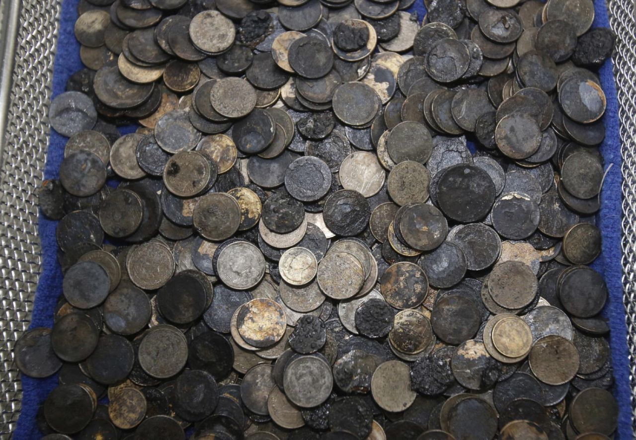 Bank swallowed coins3.jpg