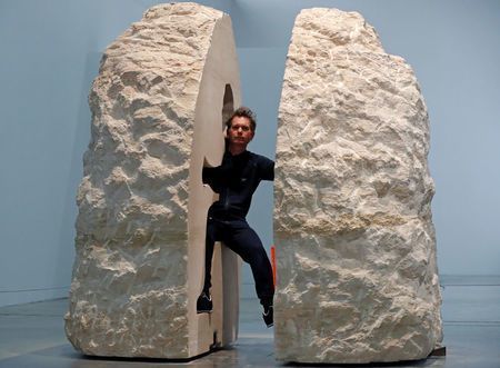 French artist entombed himself in the rock3.jpg