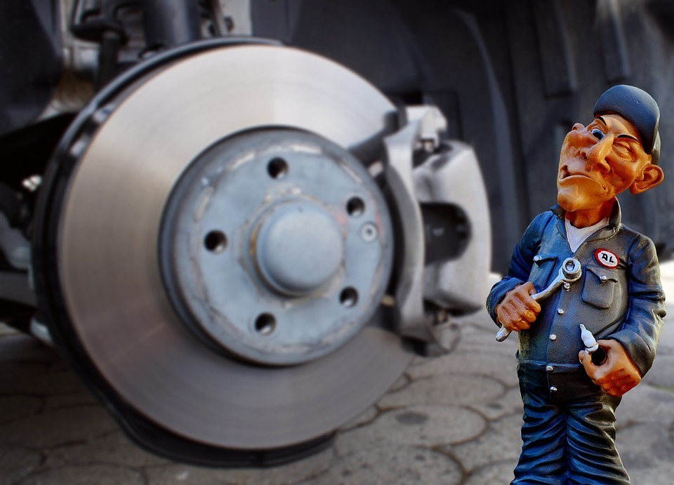 auto-mechanic-2829141_960_720.jpg