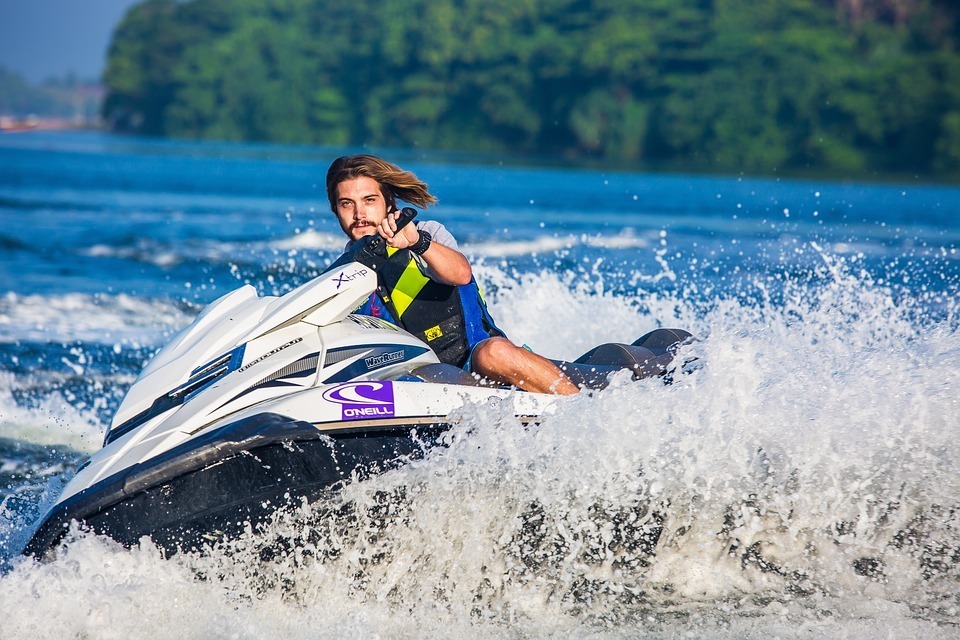 jet-ski-1125329_960_720.jpg