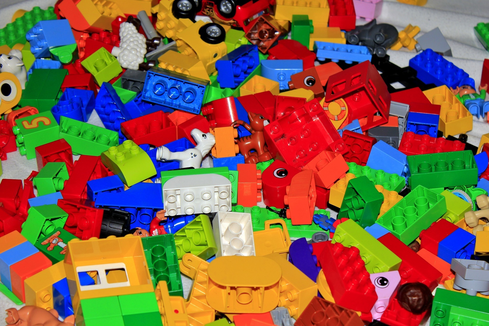 lego-blocks-1230133_1920.jpg