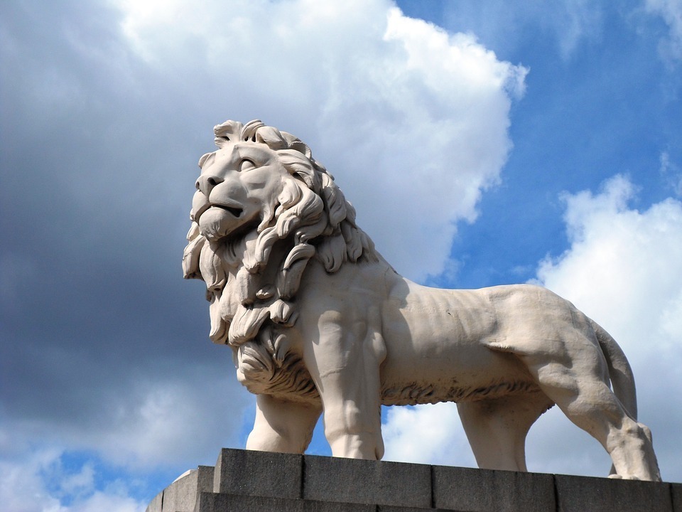 lion-stature.jpg