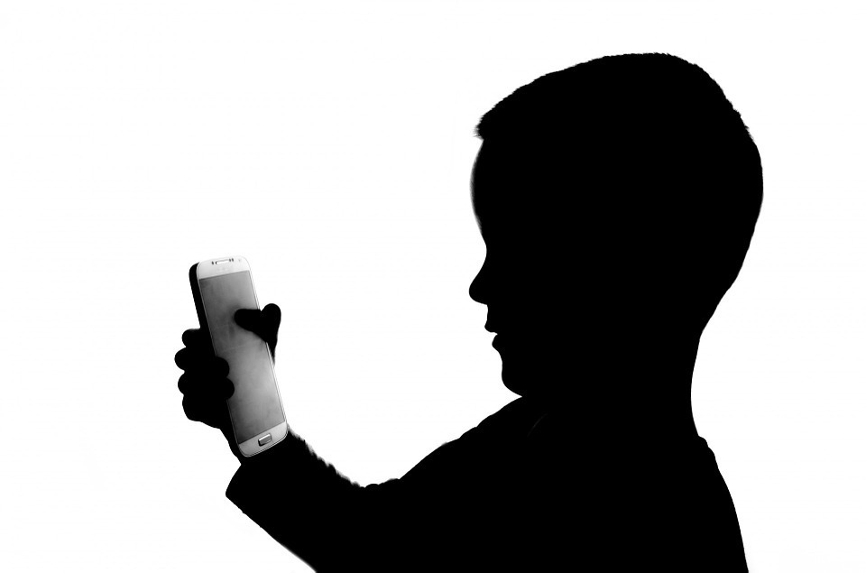 smartphone-kid.jpg