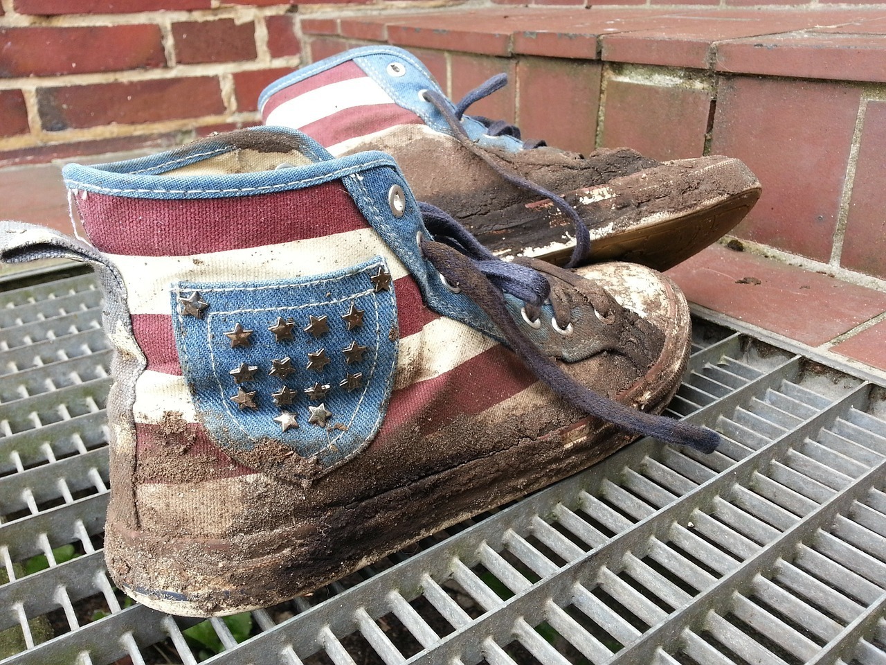 sneakers-140897_1280.jpg