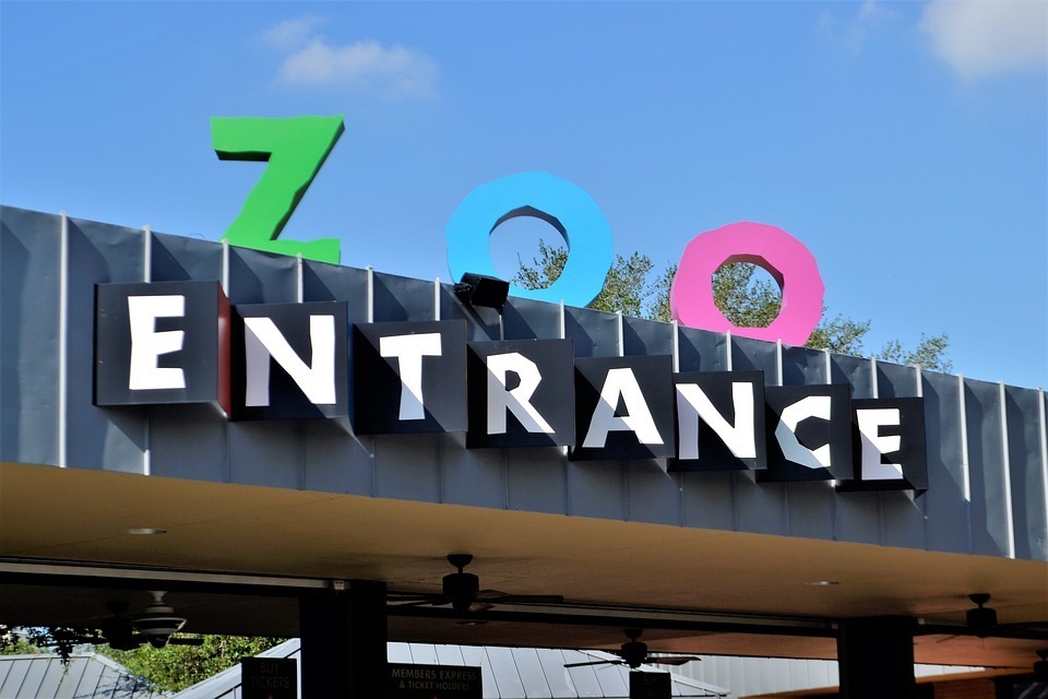 zoo entrance.jpg